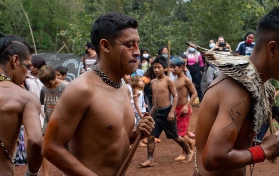 Indígenas ensinam jogos, danças e brincadeiras do povo Guarani no